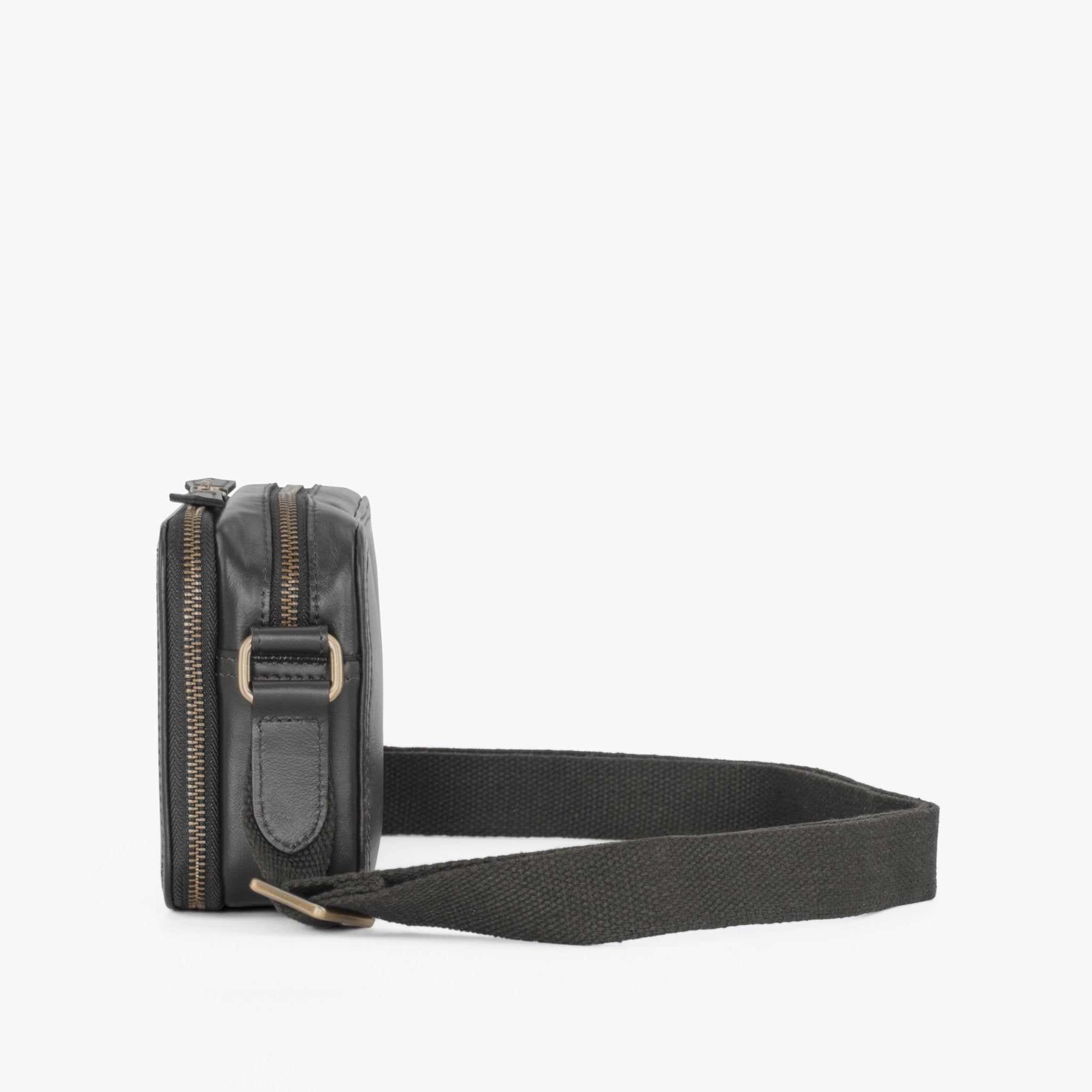 METRO Sling Compact - Black - www.countryhide.com
