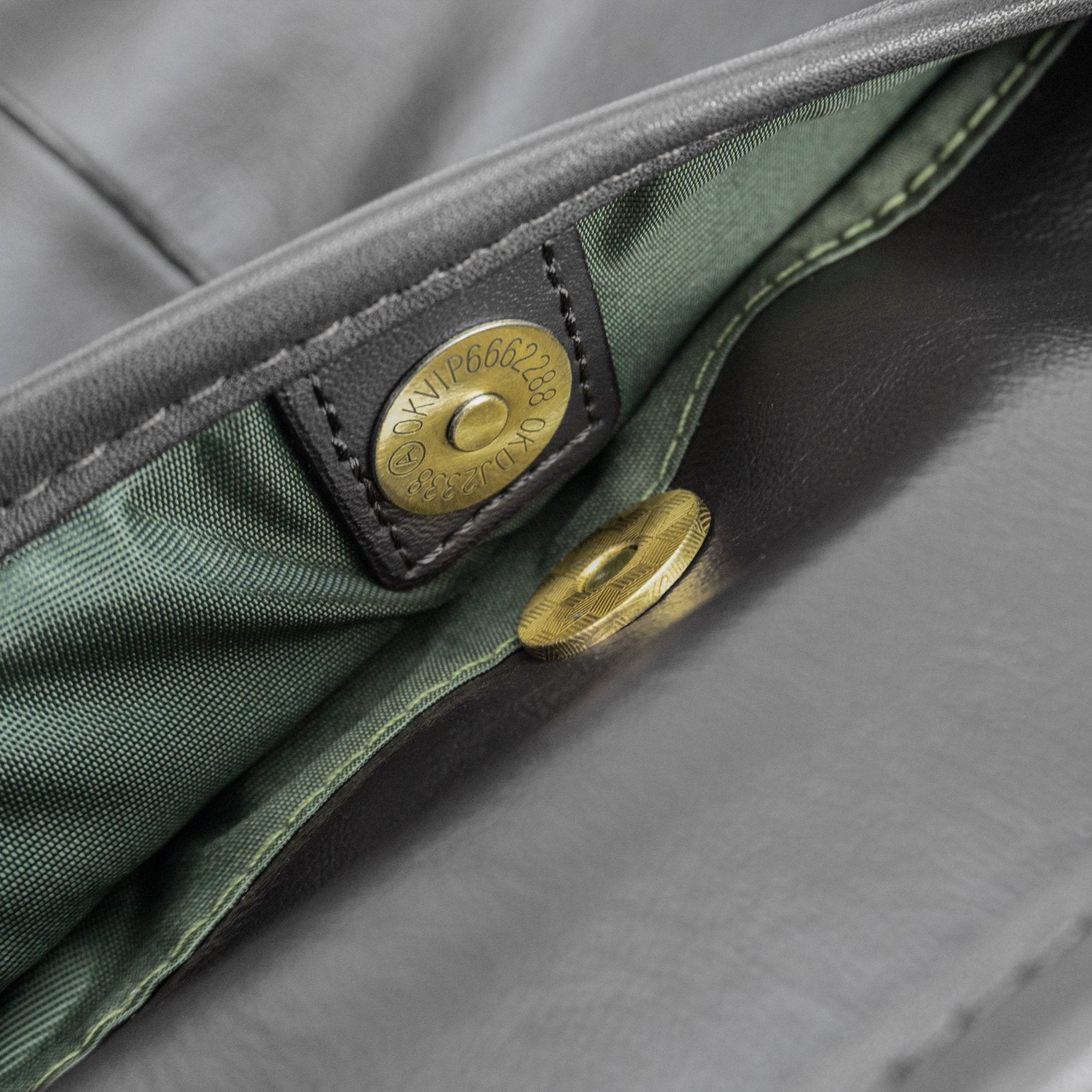 METRO Slim Crossbody - Black - www.countryhide.com