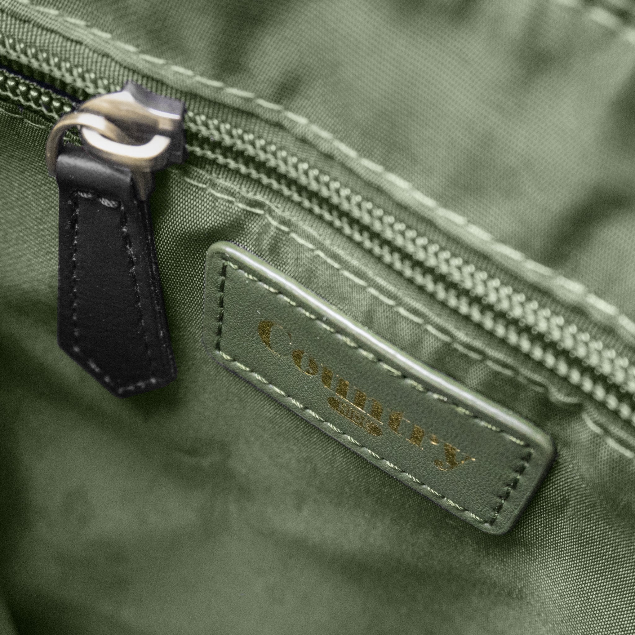 METRO Slim Crossbody - Black - www.countryhide.com